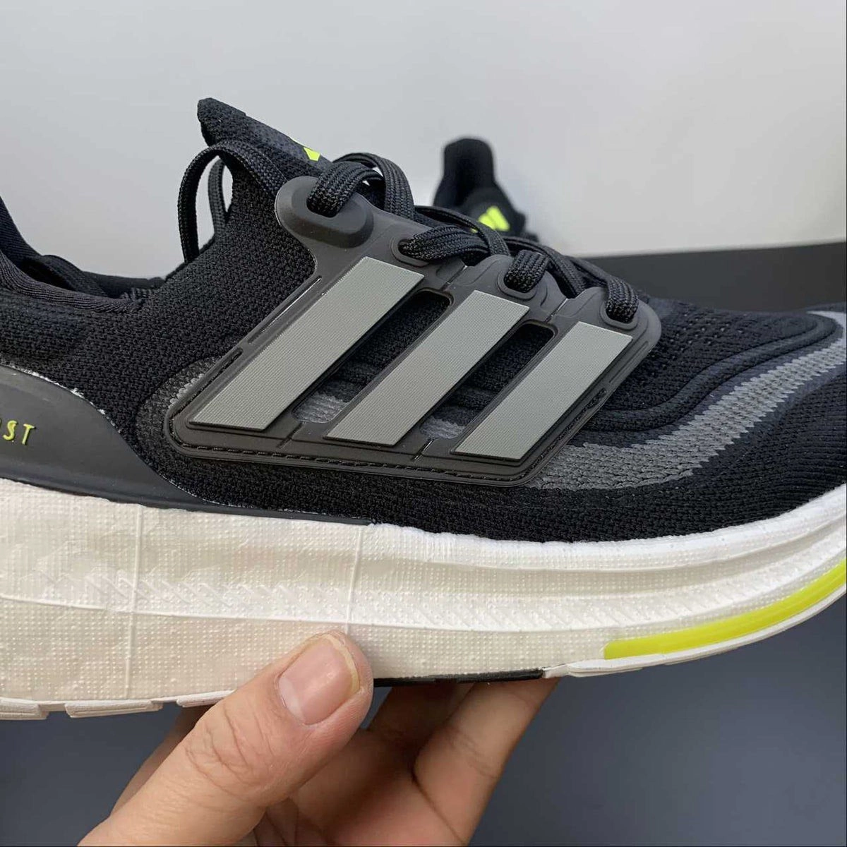 Adidas Ultraboost Light 23 Preto com Verde Nora Adidas Shoe
