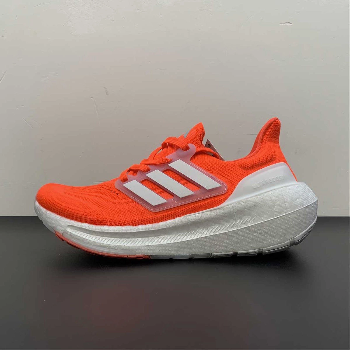 Adidas Ultraboost Light 23 Vermelho com Branco Adidas Mundial Indoor Soccer Shoes