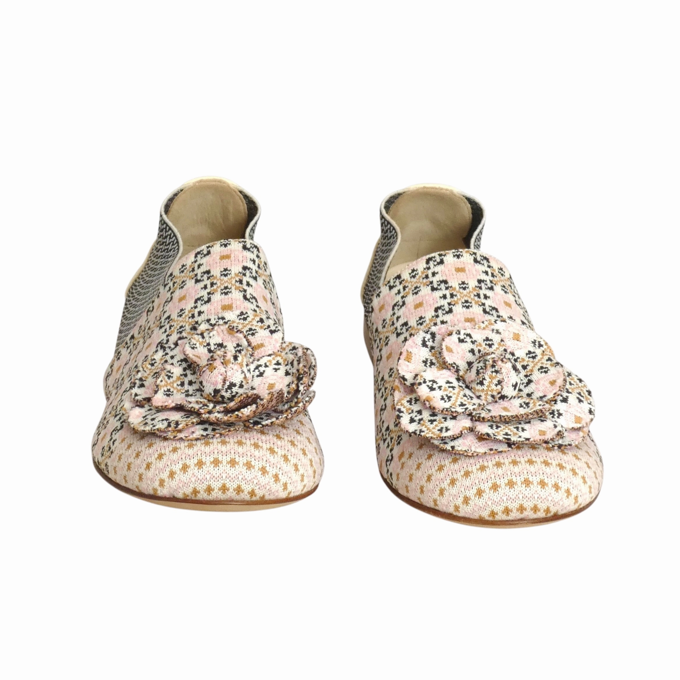 CHANEL- Pink & Black Floral Knit Flats, Size 39 Loafers Vince Camuto