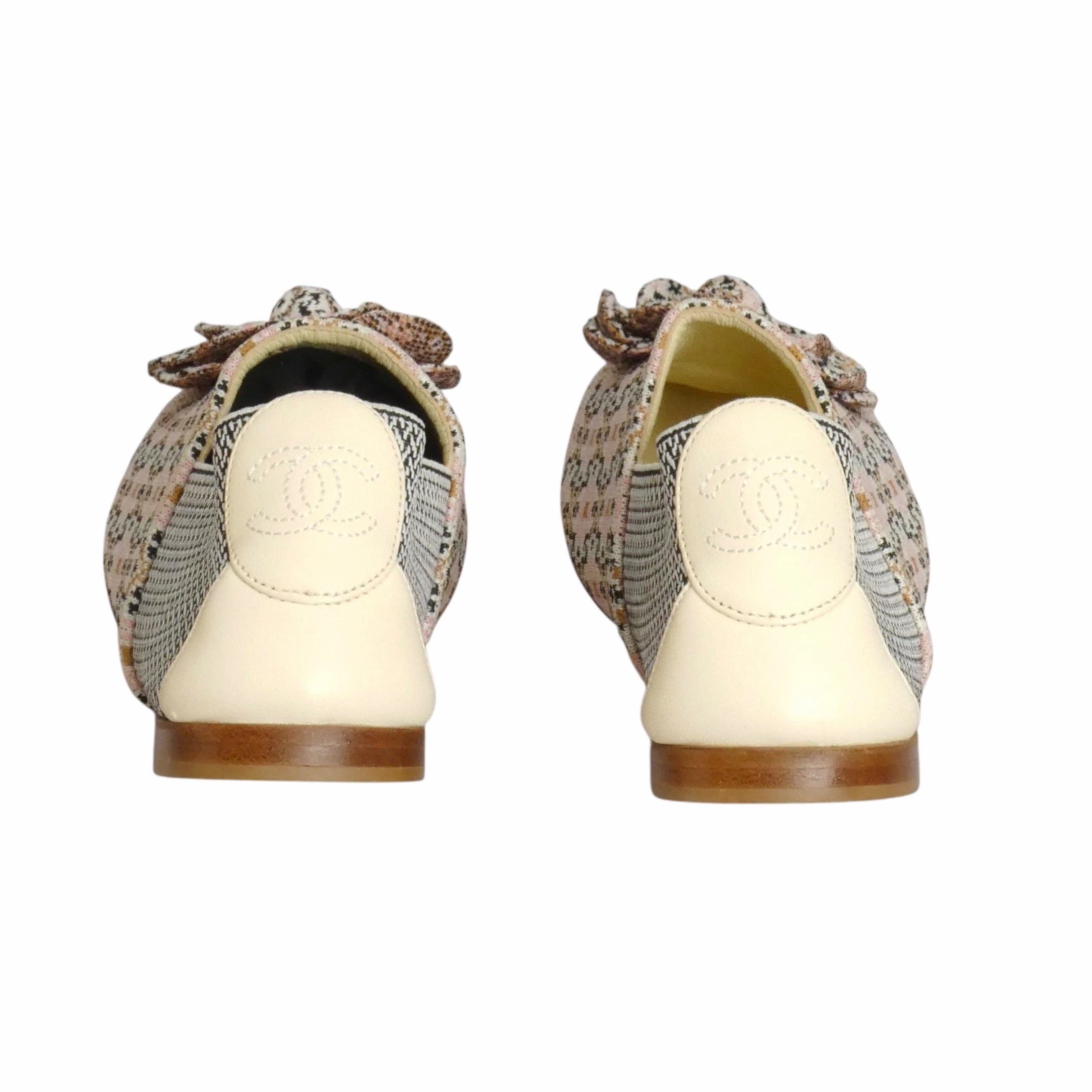 CHANEL- Pink & Black Floral Knit Flats, Size 39 Wide Feet Loafers