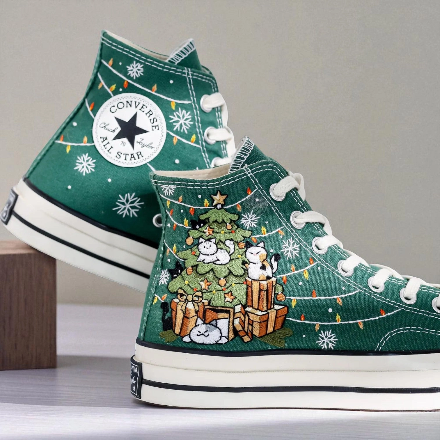 Go Walk Sneakers Converse Embroidered Christmas Chucks Purple