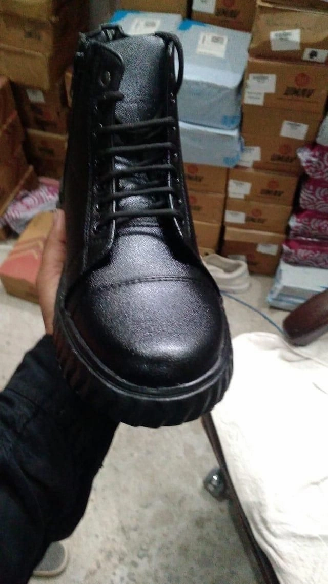 Comfortable Smart Casual Shoes Men's Korean Style High Top Casual Shoes For Men (Black)