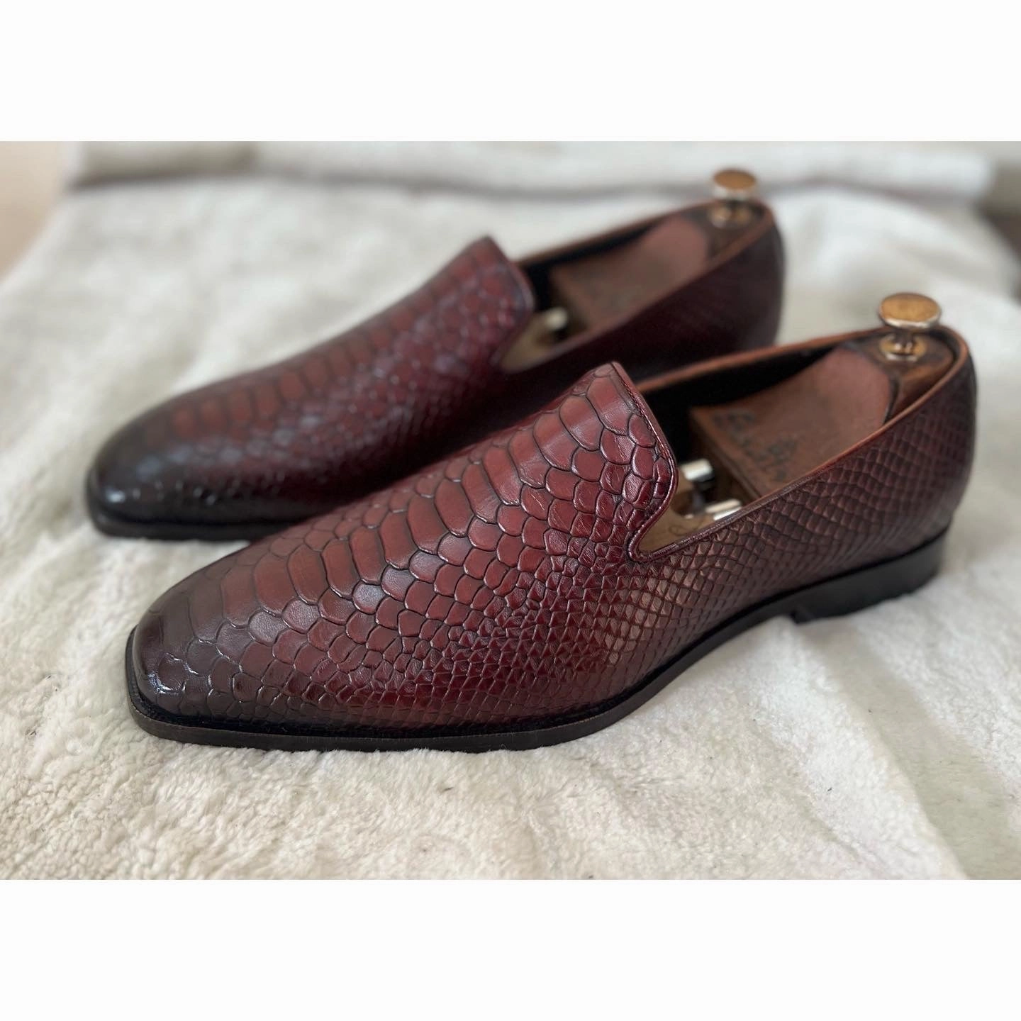 Pyhton Embossed Loafers Bordo Versace Greca Loafers