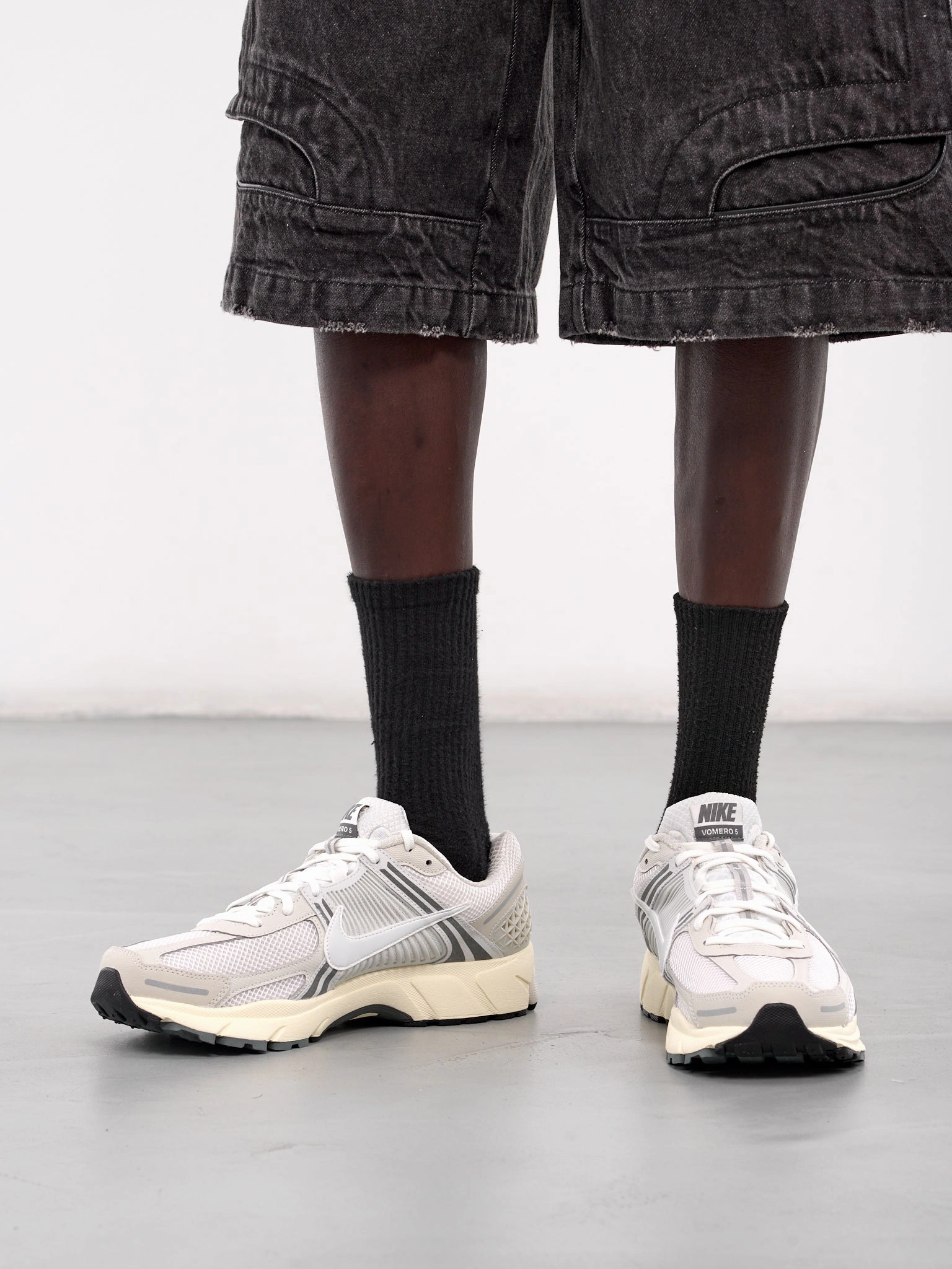 Zoom Vomero 5 (HF0731-007-PLATINUM-TINT-PHOTO) Asics Top Running Shoe