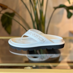 Dot Flip Flops LOUIS VUITTON White Leather Studded Accents Flip Flops SZ 40