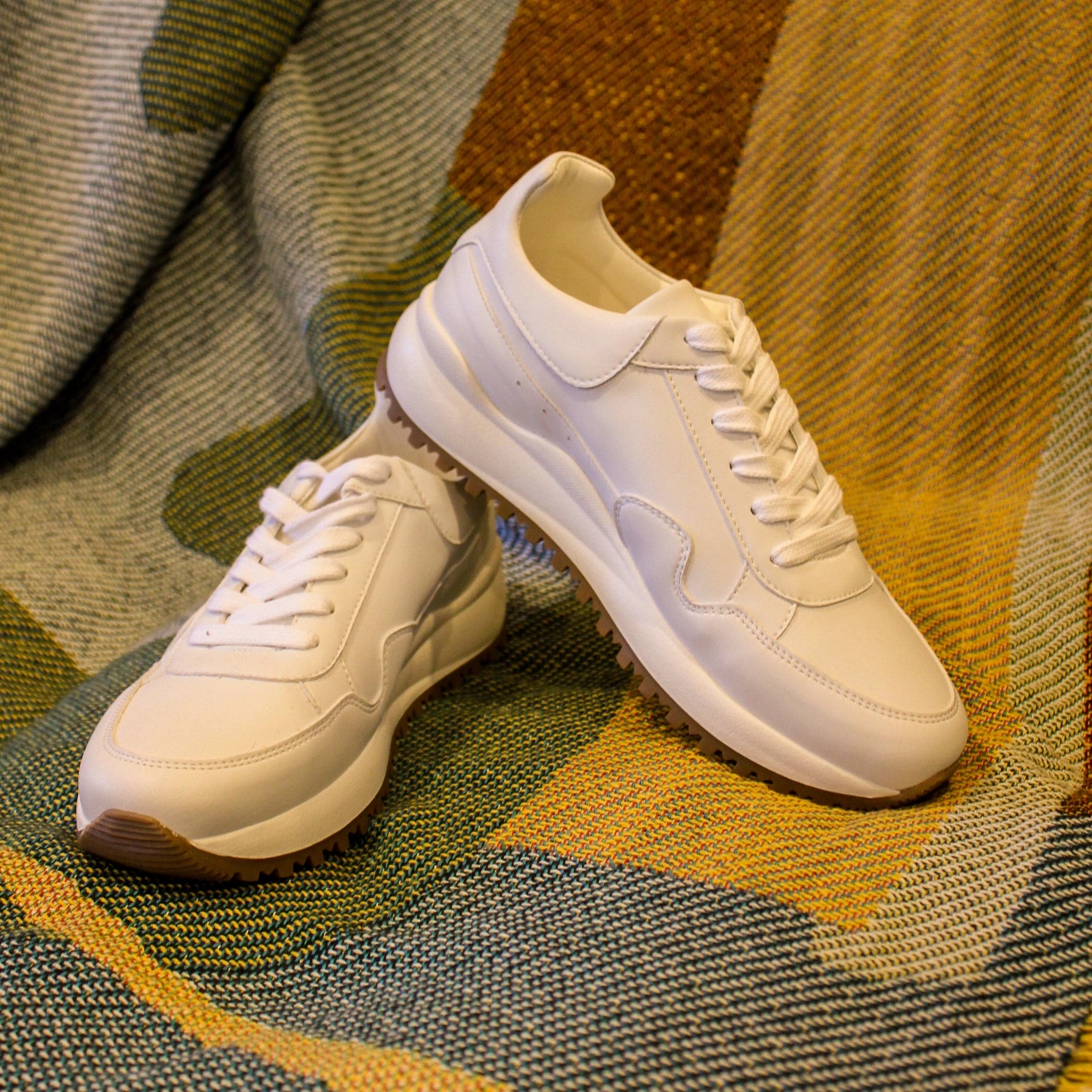 Smart Casual Sneakers 'Nina' vegan-leather sneaker for women by Zette Shoes - white