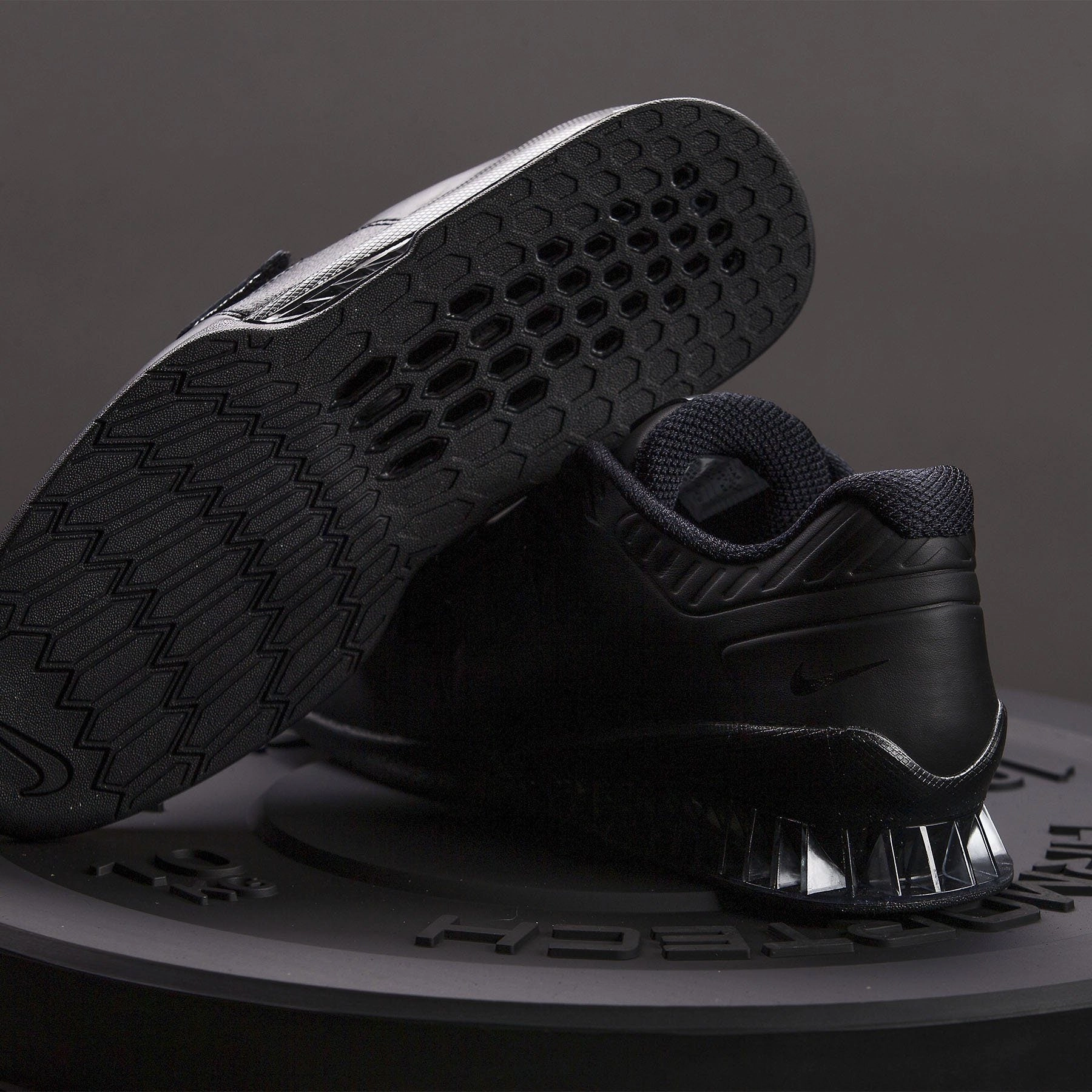 Nike - Romaleos 3 XD Men's Weightlifting Shoes (Black/Metallic Bomber Grey) Pronation Running Shoes Asics