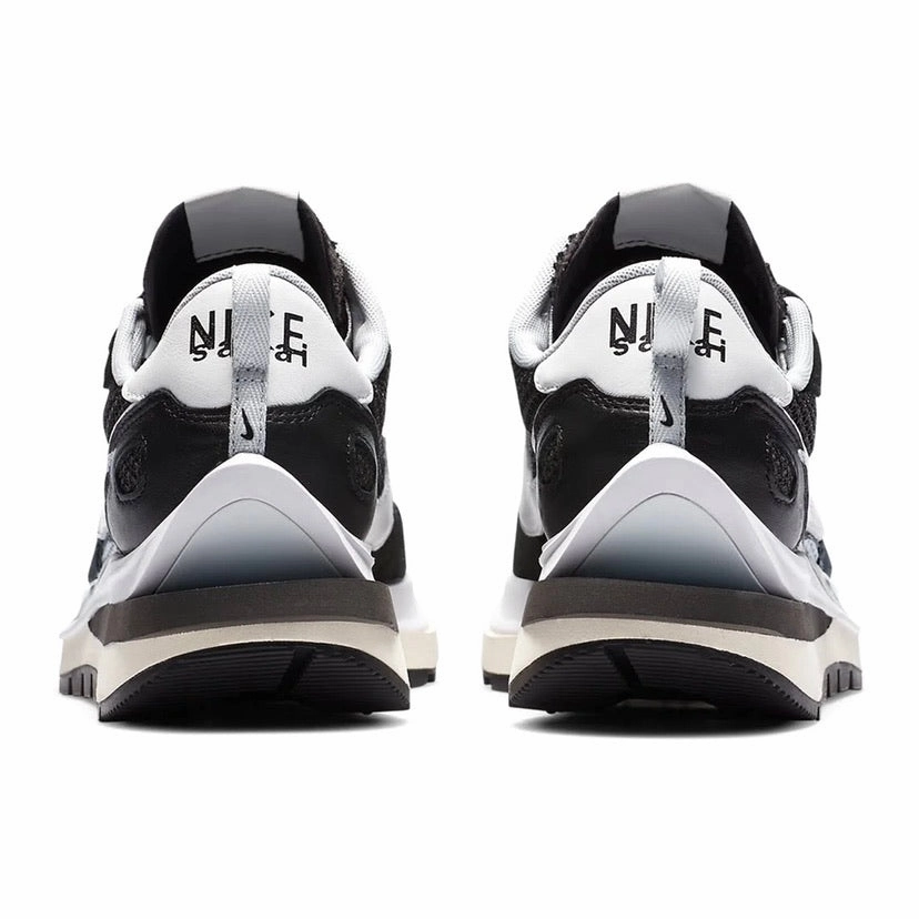 Running Shoes Similar To Asics Nimbus Nike Sacai x Vaporwaffle Black Summit White