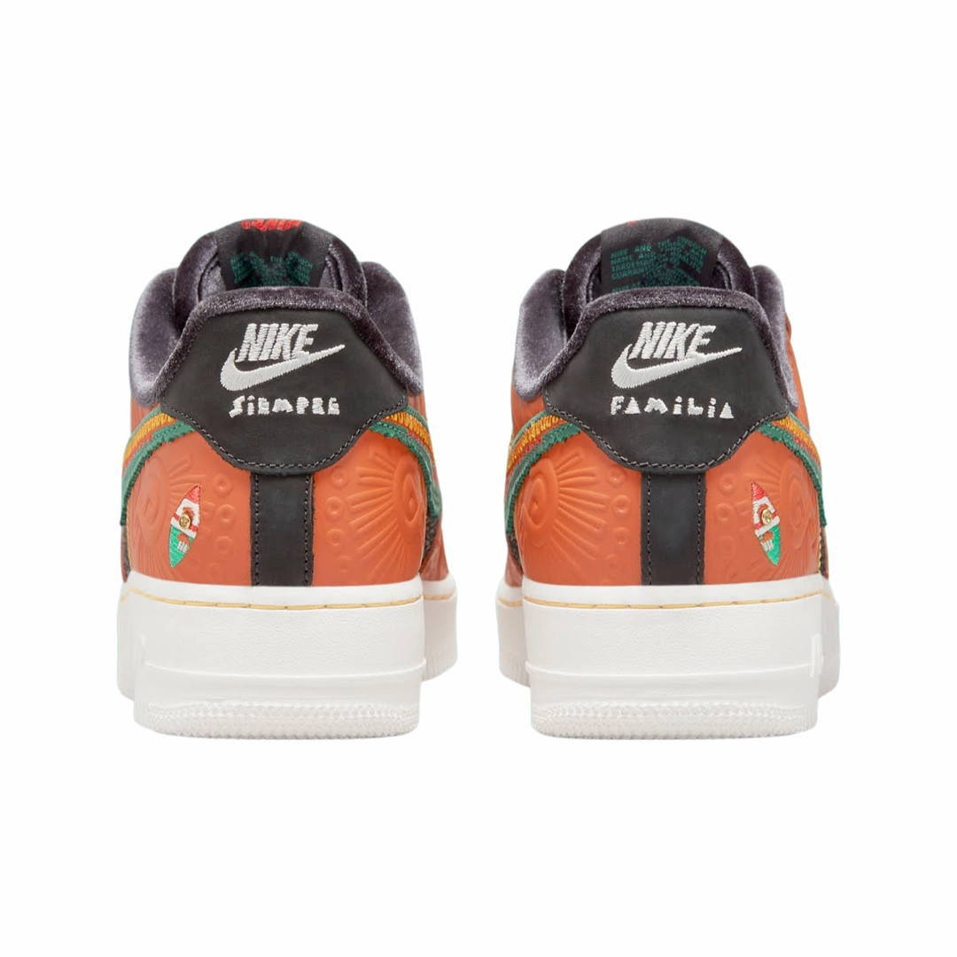 Asics Hard Court Shoes Nike Air Force 1 07 LX Siempre Familia