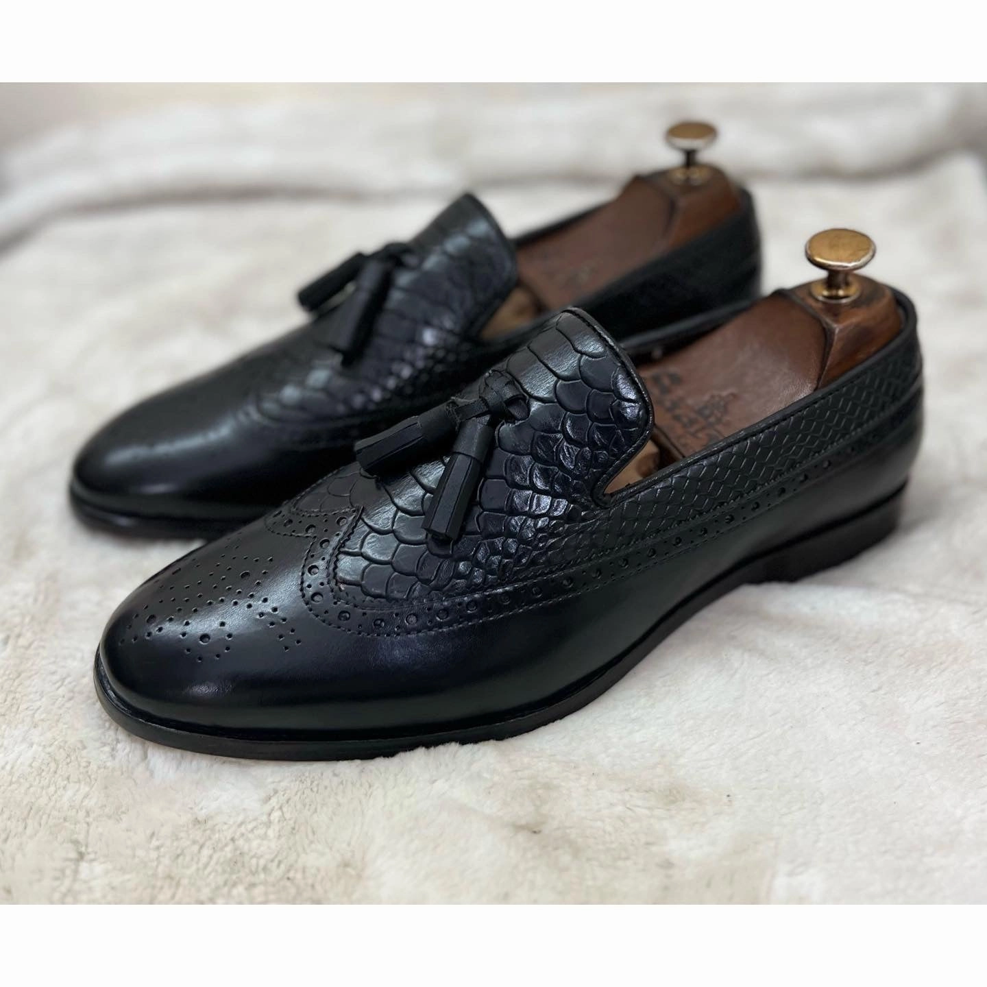 Monogram Loafers Twin Texture Wingcap Loafers Black