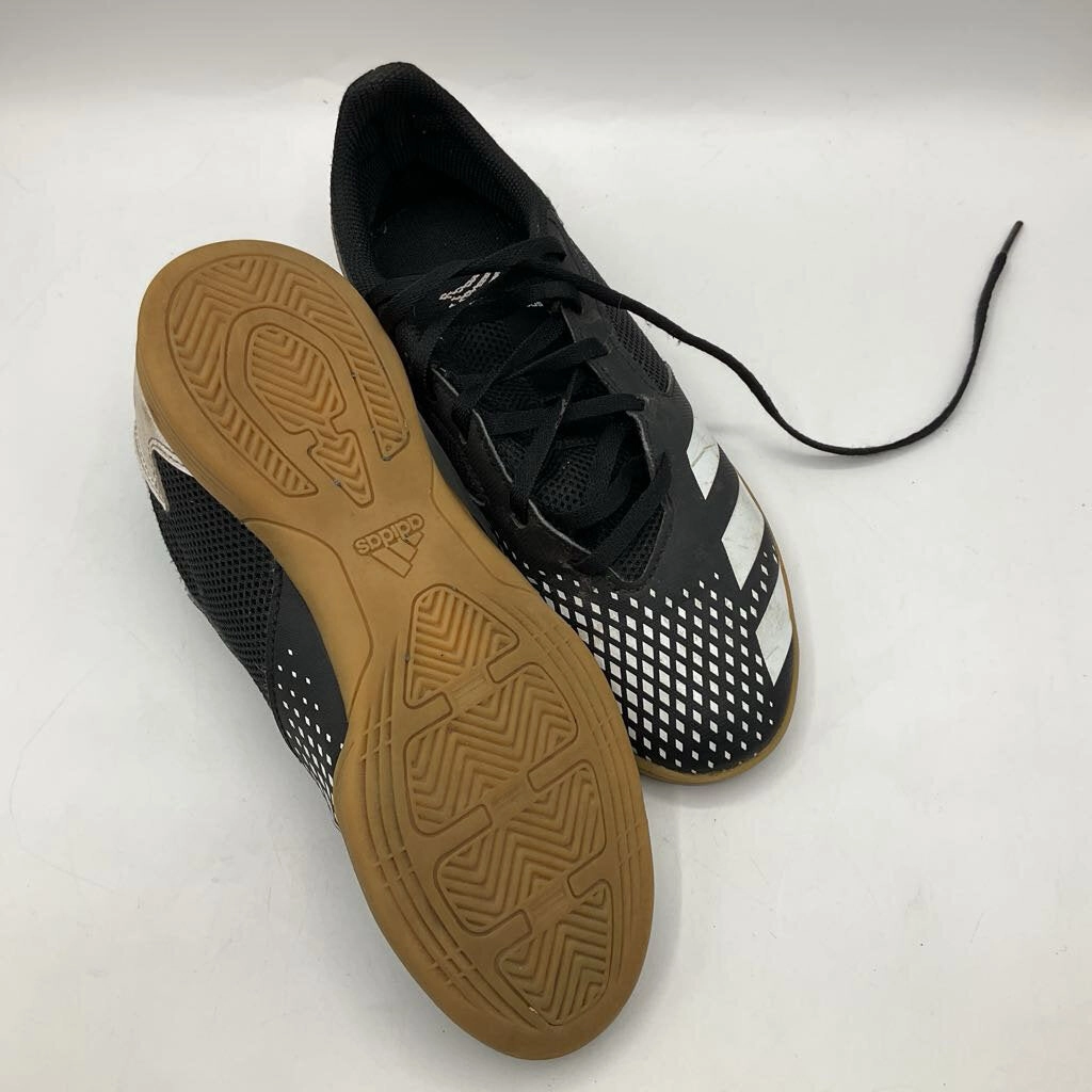 Classic Adidas Shoes Size 5y: Adidas Black/White Lace-Up Indoor Soccer Cleats