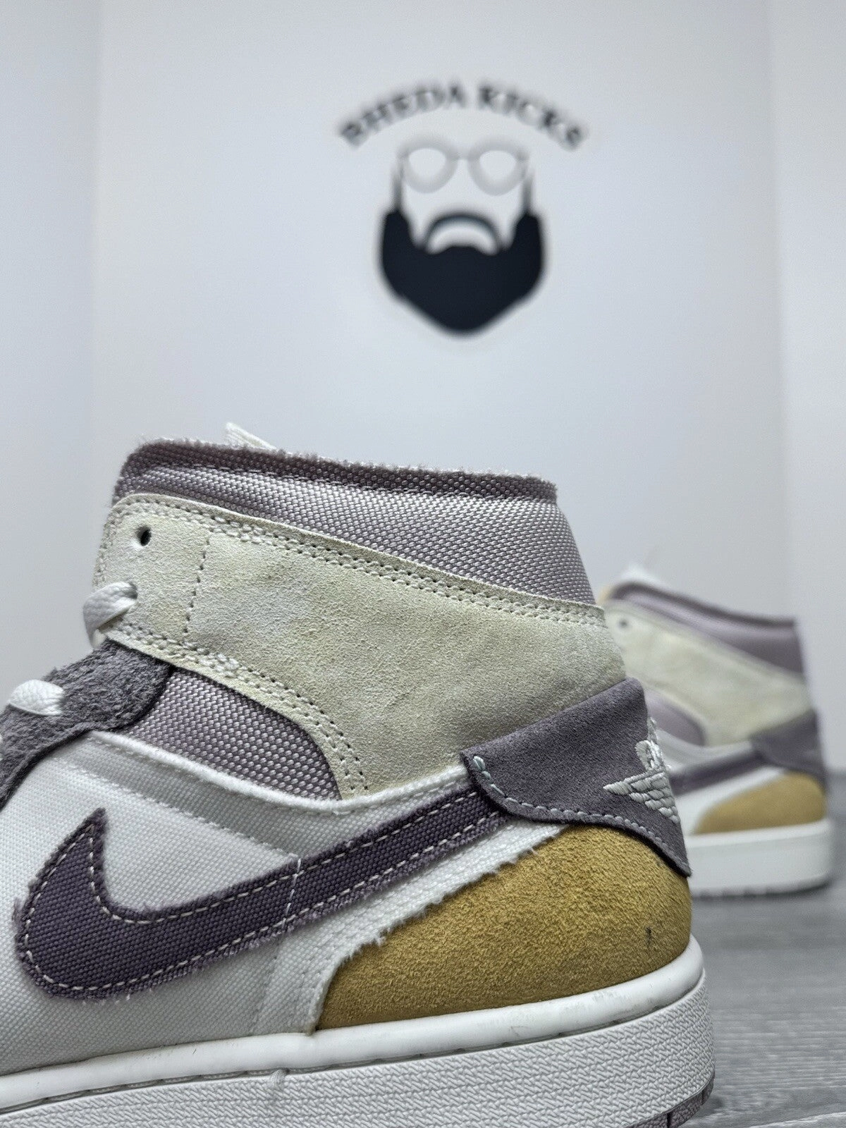 Asics Light Running Shoes Size 9.5 - Nike Air Jordan 1 Mid SE Craft Taupe Haze  (DM9652-102) Mens