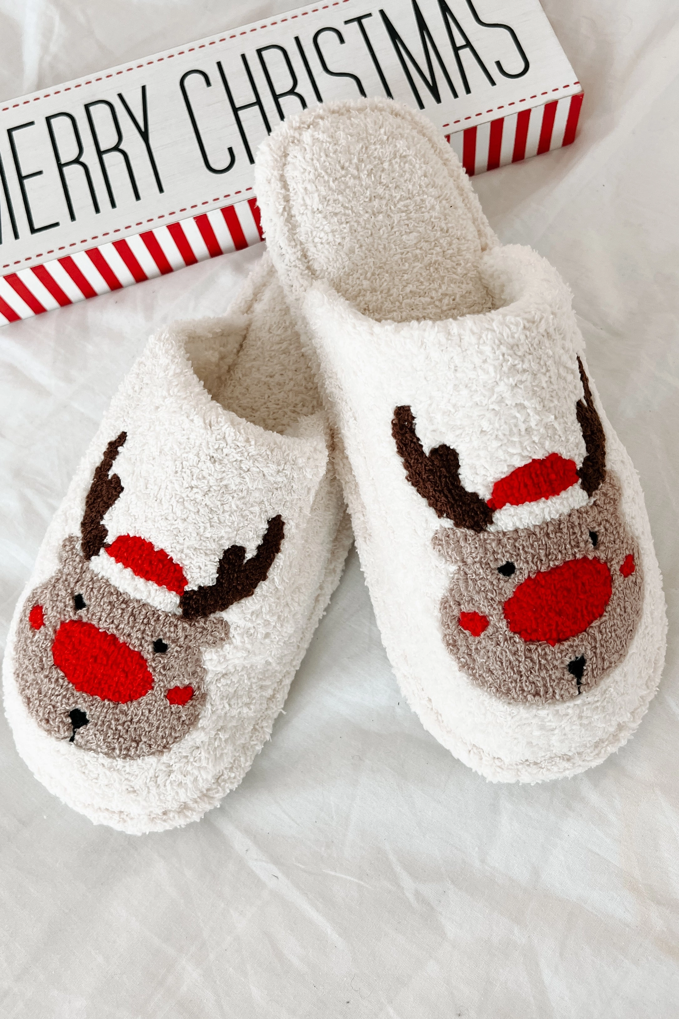 Boost Slides Hey Rudolph Fuzzy Reindeer Slippers (White/Reindeer)