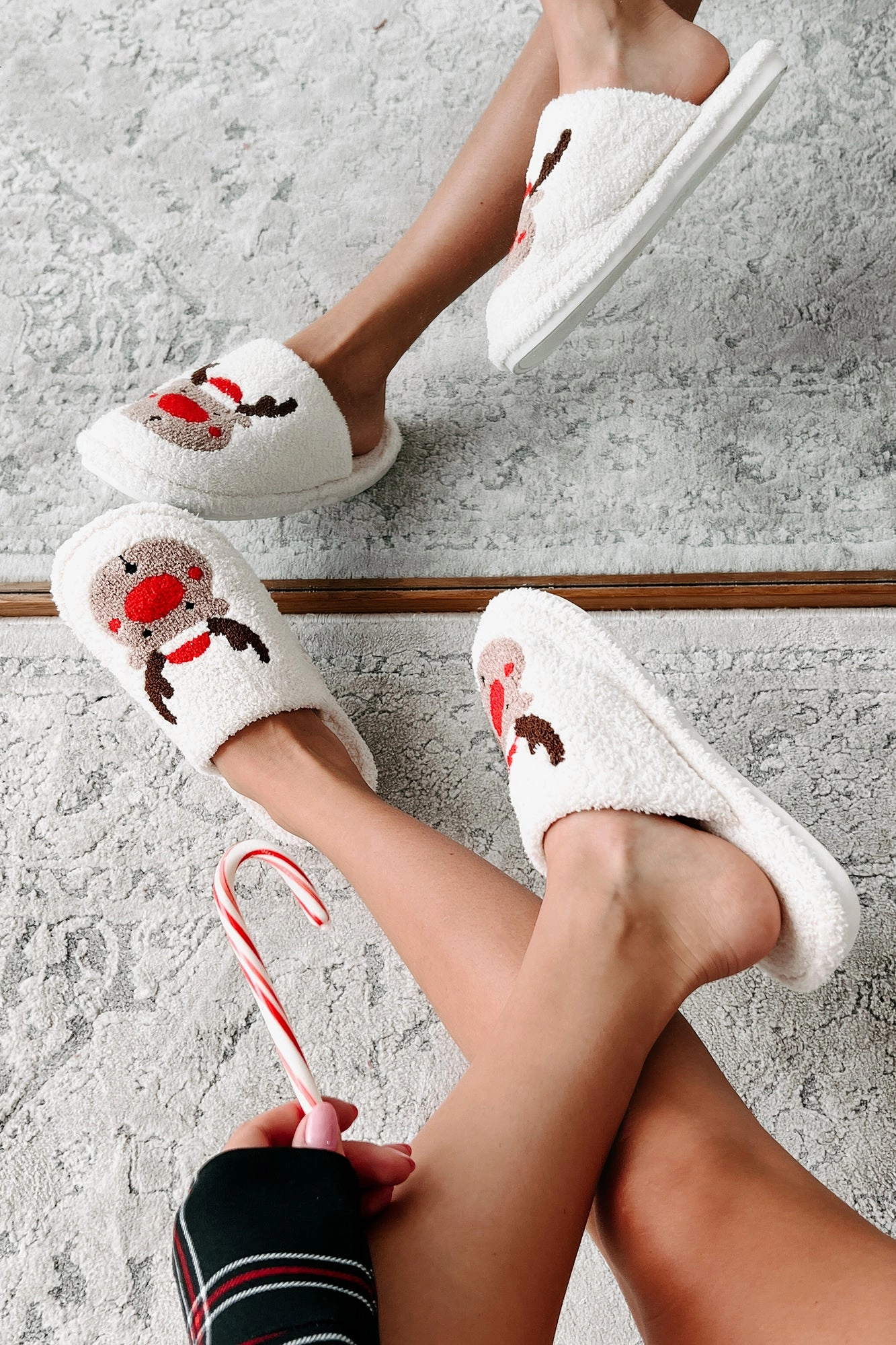 Toe Slippers Hey Rudolph Fuzzy Reindeer Slippers (White/Reindeer)