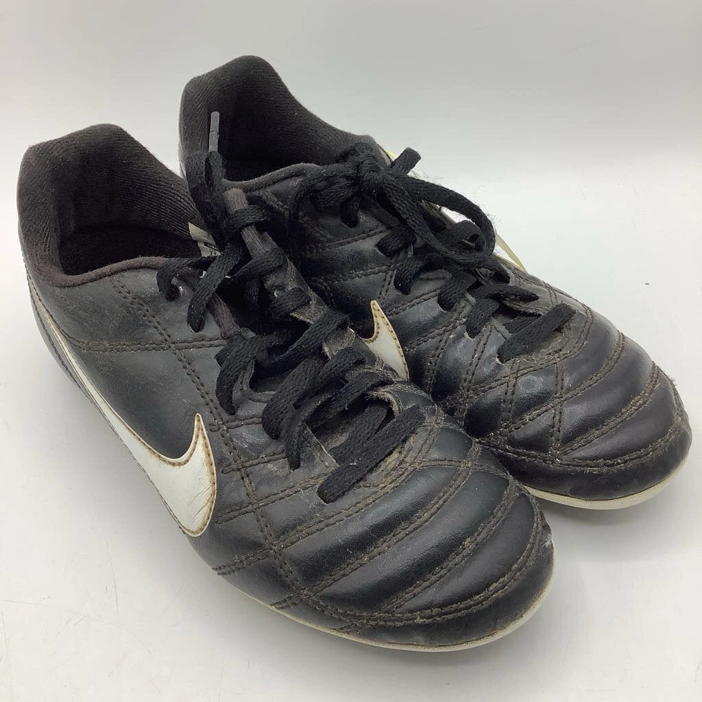 Asic Volleyball Shoes Size 2.5Y: Nike Black/White Lace-Up Soccer Cleats