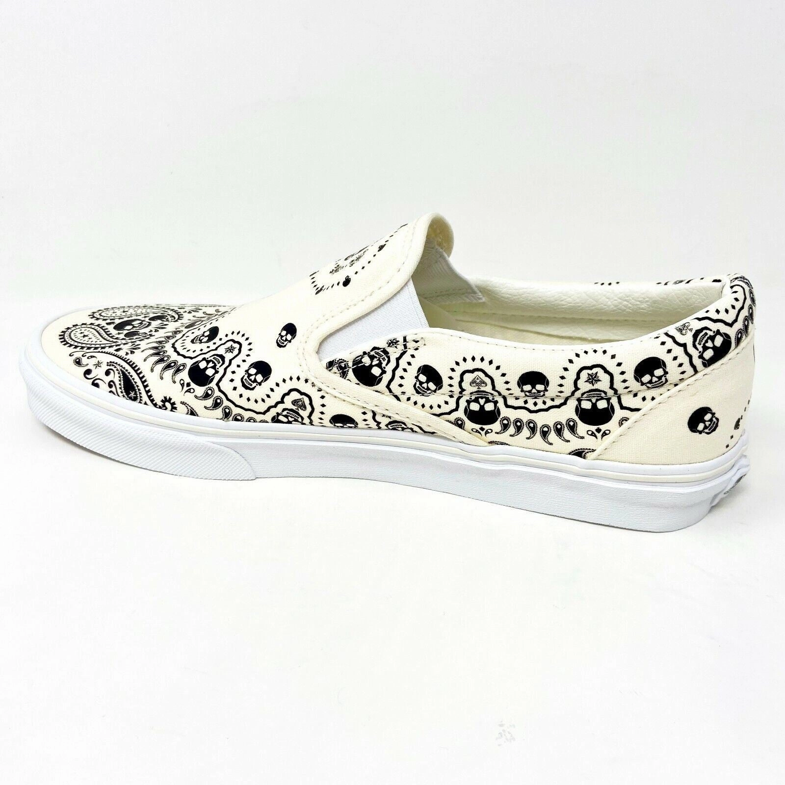 Casual Shoes Running Vans Classic Slip On (Bandanas) Classic White Black Skulls Womens Casual Shoes
